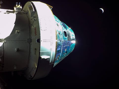 Orion approaching the Moon (Artemis I)
