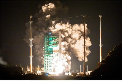 资料图片：“世界”号第四次发射现场照 韩国宇宙航空厅、韩国航空宇宙研究院供图（图片严禁转载复制）