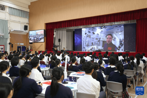 9月9日，学生在“天宫课堂·港澳专场”上。  9月9日，学生在“天宫课堂·港澳专场”上。