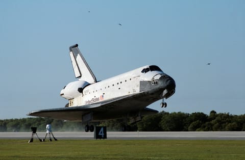 Spaceshuttle Columbia landing at SLF Runway 33