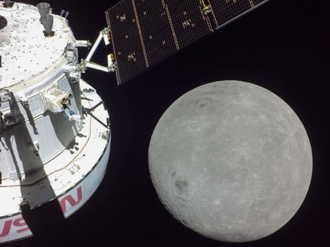 Orion orbiting the Moon (Artemis I)