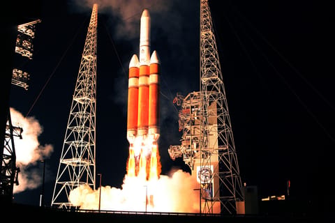 Delta IV Heavy liftoff from LC-37 (DSP-23)