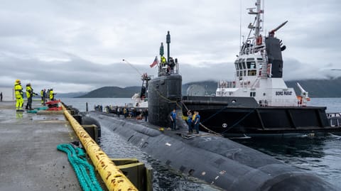 USS Delaware til kai ved Grøtsund havn.