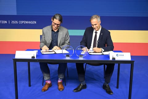 Daniel Neuenschwander and Julien-Alexandre Lamamy at the MAGPIE signing ceremony