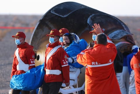 Commander Shenzhou-20 Chen Dong arrives Dongfeng landing