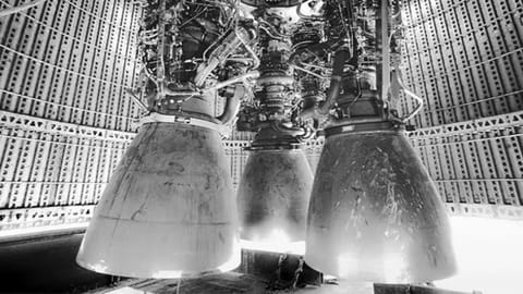 星舰原型机安装了3个猛禽火箭发动机（Credit: SpaceX）