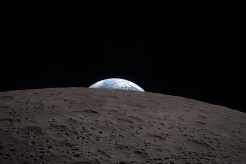 NASA Artemis II Earthset Earth Moon