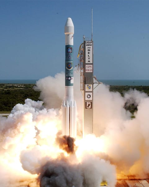 Delta II 7925-9.5 liftoff (GPS IIR-15)