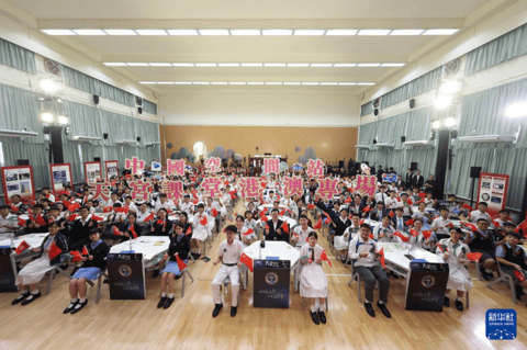 9月9日，香港特区行政长官李家超与学生在“天宫课堂·港澳专场”上合影。 9月9日，香港特区行政长官李家超与学生在“天宫课堂·港澳专场”上合影。