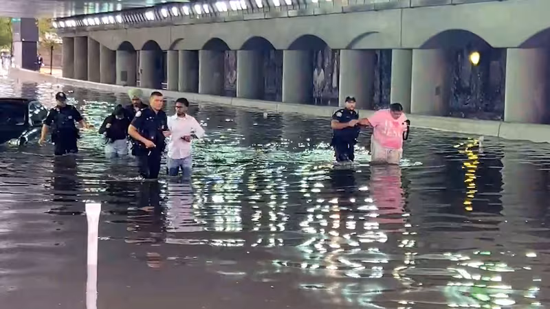 WATCH: Police help stranded drivers in flooded downtown Toronto underpass